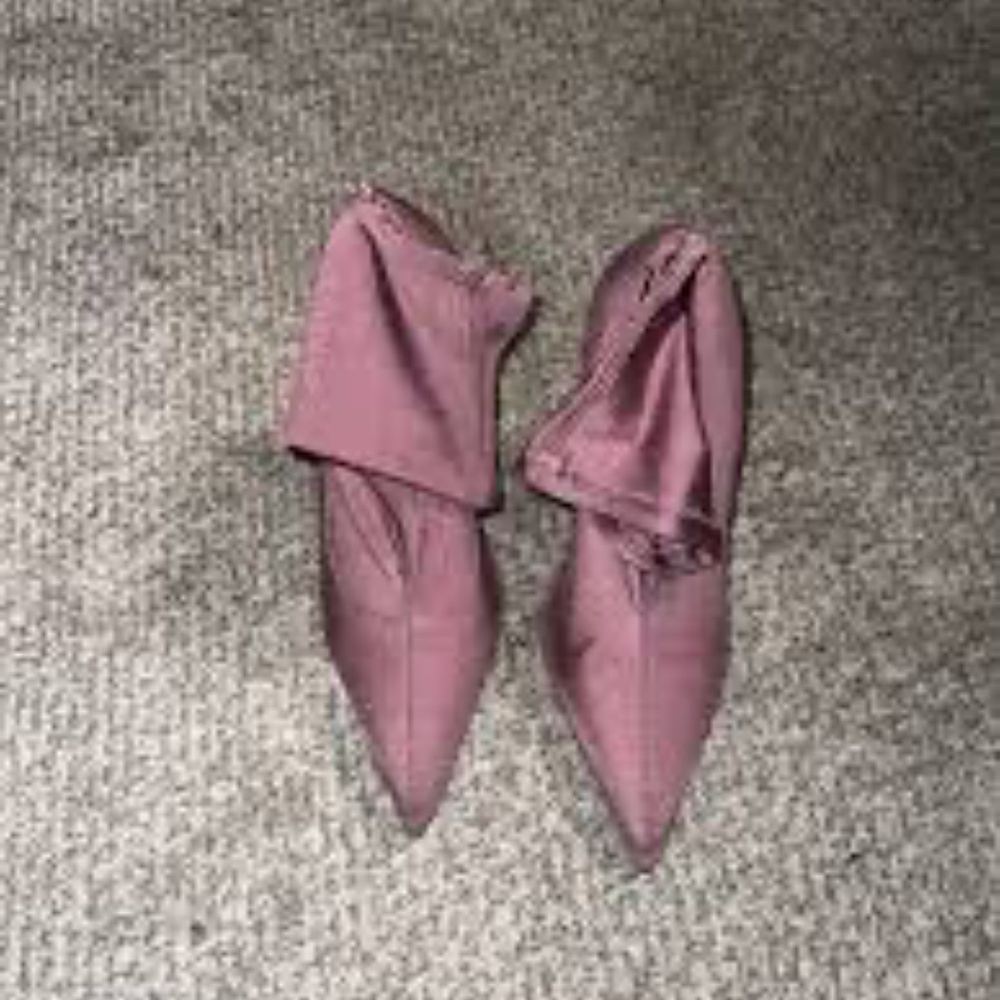 Sexy cave boots - Picture 2 of 7